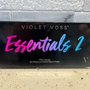 Violet Voss Essentials 2 PRO Series Palette NEW